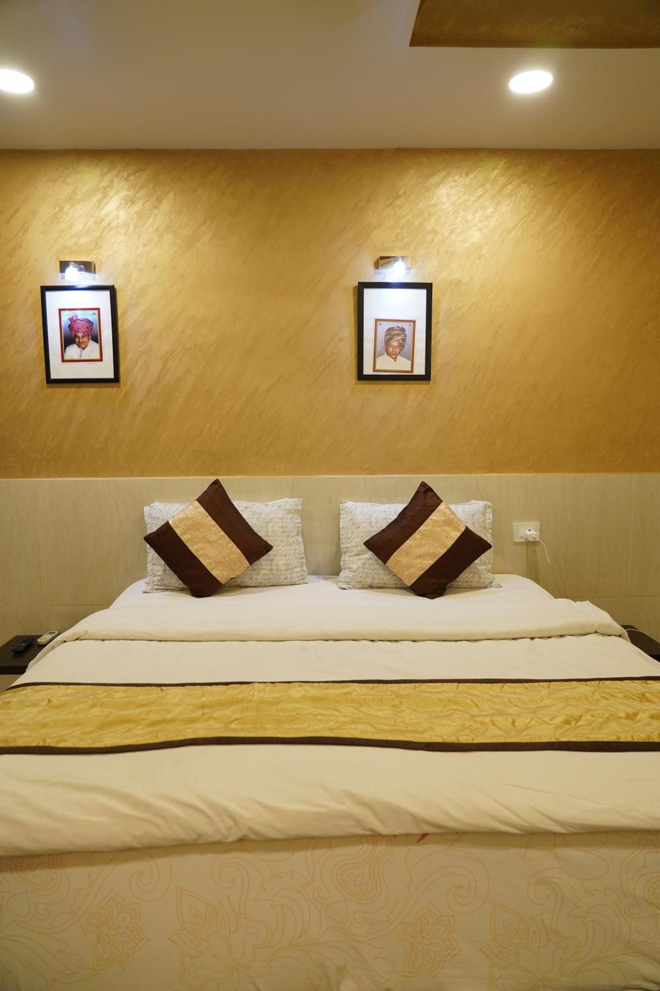 Marshall The Grand Hotel Ahmedabad Eksteriør billede