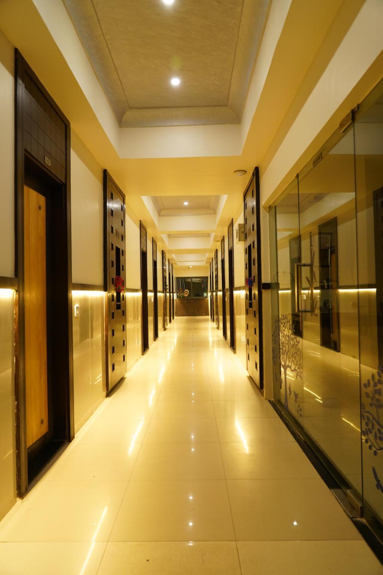 Marshall The Grand Hotel Ahmedabad Eksteriør billede