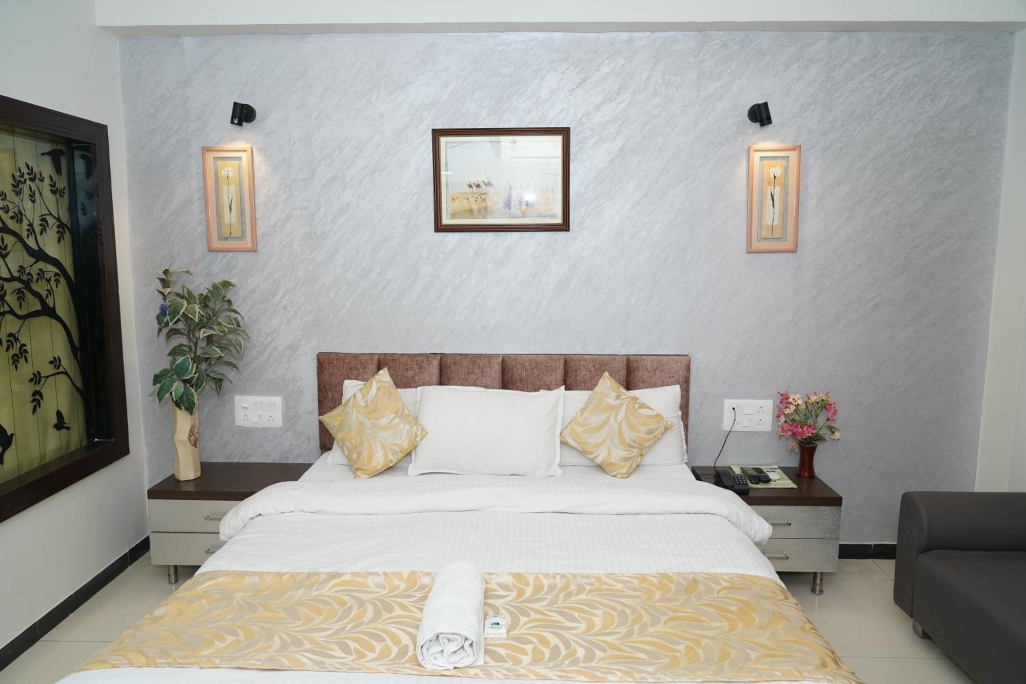 Marshall The Grand Hotel Ahmedabad Eksteriør billede