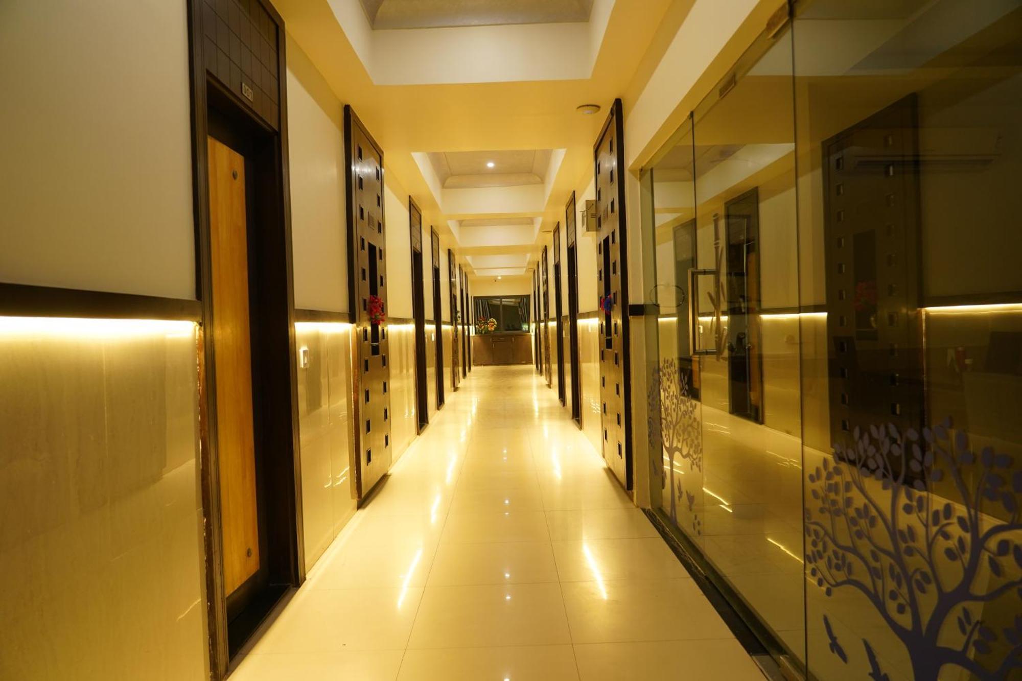 Marshall The Grand Hotel Ahmedabad Eksteriør billede