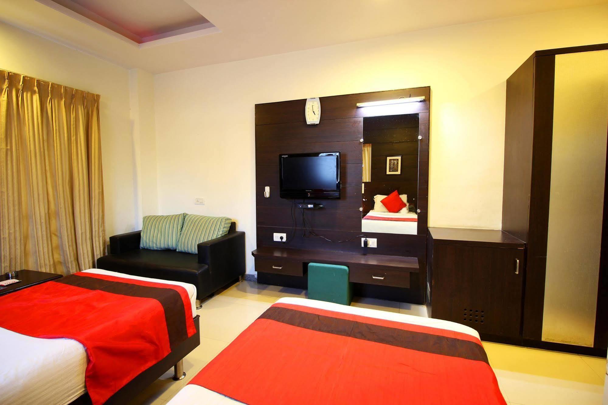 Marshall The Grand Hotel Ahmedabad Eksteriør billede