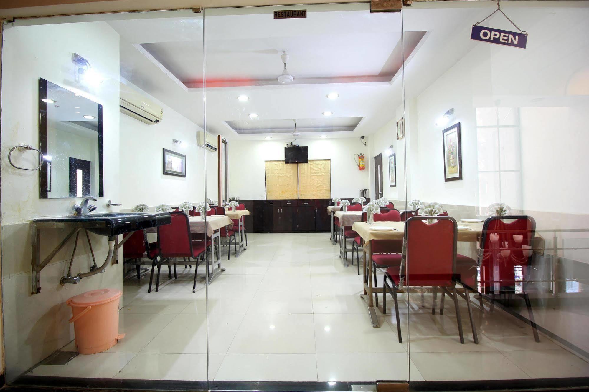 Marshall The Grand Hotel Ahmedabad Eksteriør billede